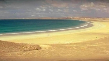 Cabo Verde – Campanha recolhe lixo que dá origem a artesanato nas praias do país