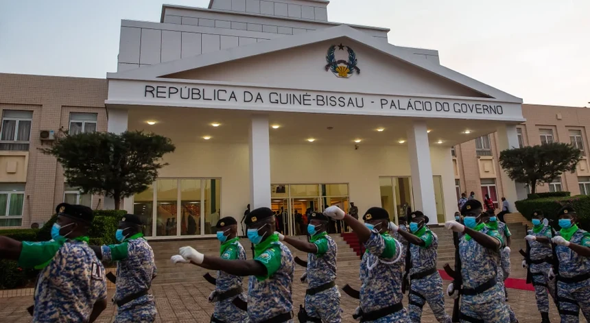 GUINÉ-BISSAU – Militares e o ensino do português