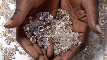 Angola – “Há uma campanha internacional contra os diamantes naturais e a promoção do diamante sintético” 