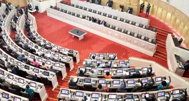 Angola – Parlamento convoca deputados para discutir destituição de PR