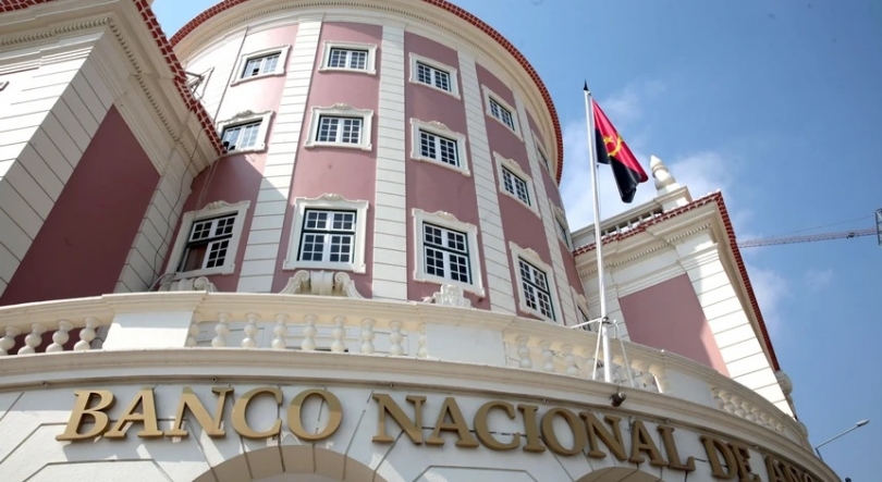 Angola – Banco central rejeita haver gestão administrativa da taxa de câmbio