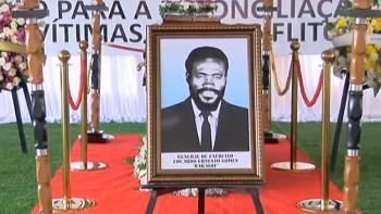 Angola – Governo entrega ossadas do general Bakalof, vítima da purga do 27 de maio, à família
