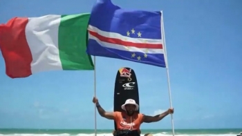 Cabo-verdiano Airton Cozzolino, que representa a Itália, sagrou-se campeão do Mundo de kitesurf no Brasil