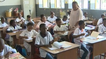 Angola – SINPROF acusa Governo de negligenciar escola pública e favorecer ensino privado