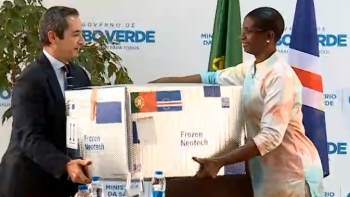 Portugal doa a Cabo Verde 60 mil doses de vacinas contra a Covid-19