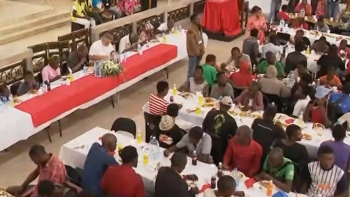 Moçambique – Comunidade Santo Egídio oferece almoço de família a 600 carenciados da cidade de Maputo