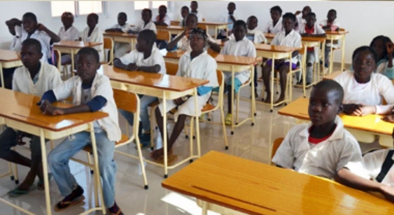 Angola – PR autoriza despesas de 73 ME para reabilitação de escolas em Luanda