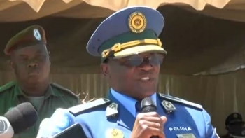 Moçambique – Comandante Geral da Polícia disposto a responder perante a Justiça