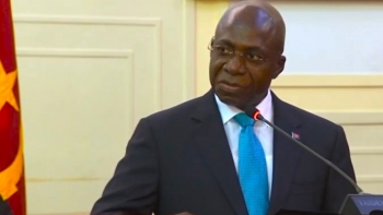 Angola – Governo considera “normal” novo alinhamento político externo