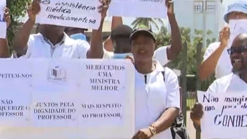 Moçambique – Professores ameaçam boicotar arranque do ano letivo devido a horas estra em atraso