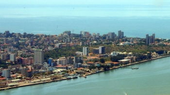 MOÇAMBIQUE – Camião derruba poste de eletricidade e condiciona energia e água em Maputo