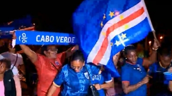 Cabo Verde – Parte da comitiva dos “Tubarões Azuis” recebida em festa na cidade da Praia