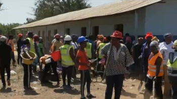 Guiné-Bissau – Mulheres de Pelundo constroem escola para evitar que filhos se desloquem 18 quilómetros