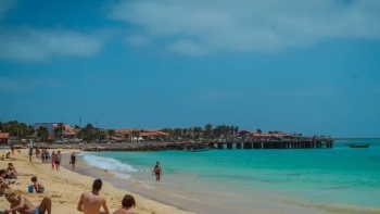 Cabo Verde bate recorde anual com mais de 900 mil turistas
