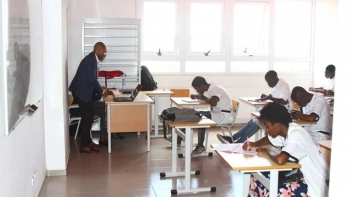Angola – Governo impede admissão de alunos a instituições com cursos não acreditados
