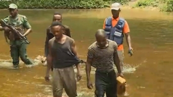 Angola – Polícia detém 35 estrageiros pela prática ilegal de garimpo de ouro