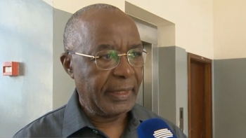 Angola – Ex-primeiro-ministro critica atitude “silenciosa e arrogante” do Governo em relação à greve