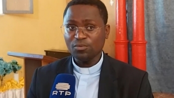 Conheça o “Outro lado” do padre angolano Adriano Ulombe Ângelo