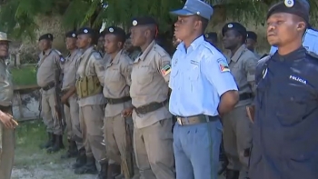 Moçambique – Comandante da polícia garante que forças de segurança estão a combater os terroristas