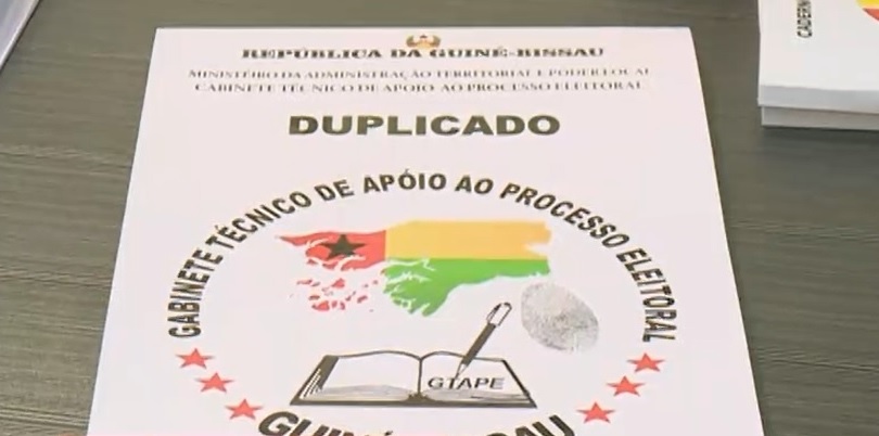 Guiné-Bissau - Gabinete Técnico de Apoio ao Processo Eleitoral entregou cadernos atualizados à CNE