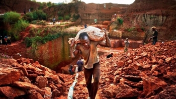 Angola – Deputados propõem endurecimento da lei para atividade mineira ilegal