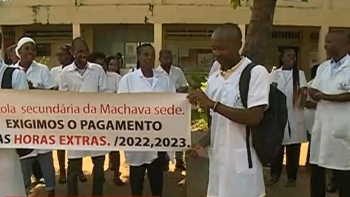 Moçambique – Professores da Escola Secundária da Machava-Sede exigem pagamento de horas extraordinárias