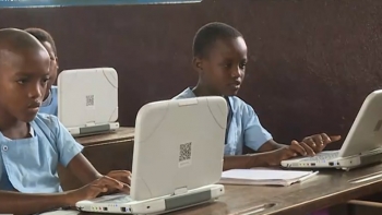 São Tomé e Príncipe – UNICEF e Governo querem expandir a digitalização do ensino básico a todo o país