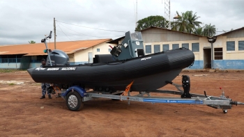 Guiné-Bissau – Marinha recebe embarcação oferecida pela França para fiscalizar as águas do país