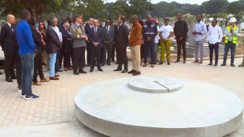 Angola – MNE de Portugal visita sepulturas de soldados portugueses em Luanda