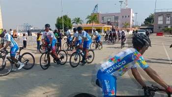 Angola – Ciclistas pedalam pela consciencialização do autismo e integração social das crianças