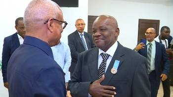 Cabo Verde – PR condecora cidadão em São Tomé e Príncipe por “dedicação à comunidade emigrada”