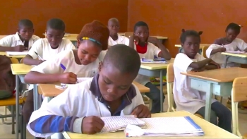 Angola – Governador do Bié lamenta o facto de 100 mil crianças estarem fora do sistema de ensino