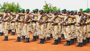 Guiné-Bissau – 620 militares batizados de “batalhão anti-golpe” juraram fidelidade à bandeira
