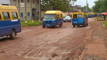 Guiné-Bissau – Estradas da capital e periferia em avançado estado de degradação, devido à chuva