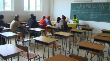 Angola – Aumentou a procura por vagas no ensino primário e secundário nas escolas de Luanda