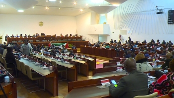 Imagem de Moçambique – Parlamento pede esforços conjuntos para pôr fim à crise pós-eleitoral