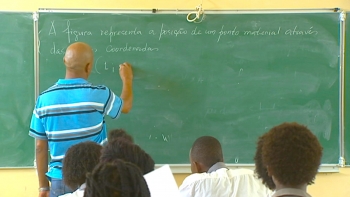 Imagem de Cabo Verde – Governo regulariza subsídios a mais de mil professores