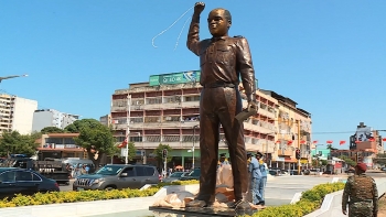 Inaugurada nova estátua de Eduardo Mondlane em Maputo