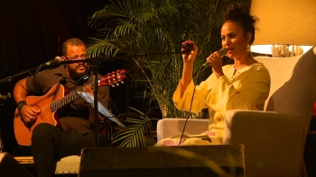 Imagem de Mayra Andrade atuou no palco do Azores Burning Summer, na ilha de São Miguel, nos Açores