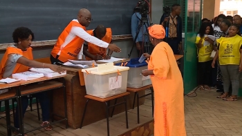 Imagem de Moçambique/Eleições – Observadores da UE apontam abertura da votação sem incidentes e ambiente calmo