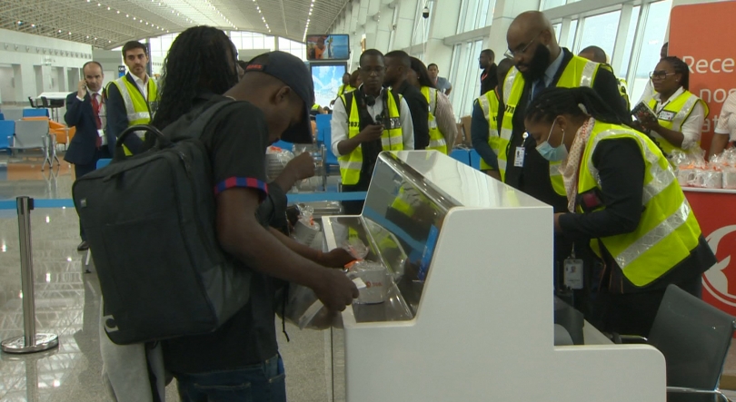 Angola - Autoridades fazem balanço positivo do início de voos de passageiros no novo aeroporto de Luanda 