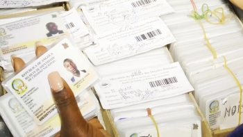 Angola – Destruídos mais de 100 mil bilhetes de identidade caducados em todo o país