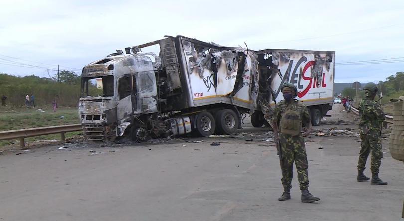 África do Sul encerra fronteira com Moçambique devido a violentos protestos no país vizinho