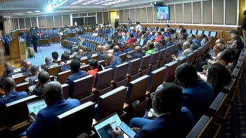 Imagem de Angola – Governo e parlamentares discordam na discussão orçamental na especialidade