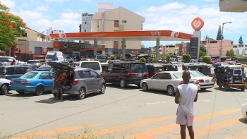 Moçambique/Eleições – Maputo deserta com enormes filas nos poucos estabelecimentos abertos