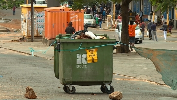 Imagem de Moçambique – Autarca de Maputo alerta para dificuldades na recolha de lixo, devido às barricadas