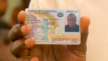 Imagem de Angola – Polícia vai rescindir contrato com empresa fornecedora do material de emissão de cartas de condução