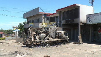 Imagem de Moçambique – 12 corpos retirados de armazém incendiado durante saque nos arredores de Maputo