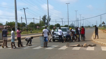 Moçambique – Acessos à cidade de Maputo continuam bloqueados pelas barricadas dos manifestantes