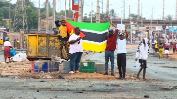 Imagem de Moçambique – Joaquim Chissano e Lutero Simango apelam ao fim dos protestos violentos